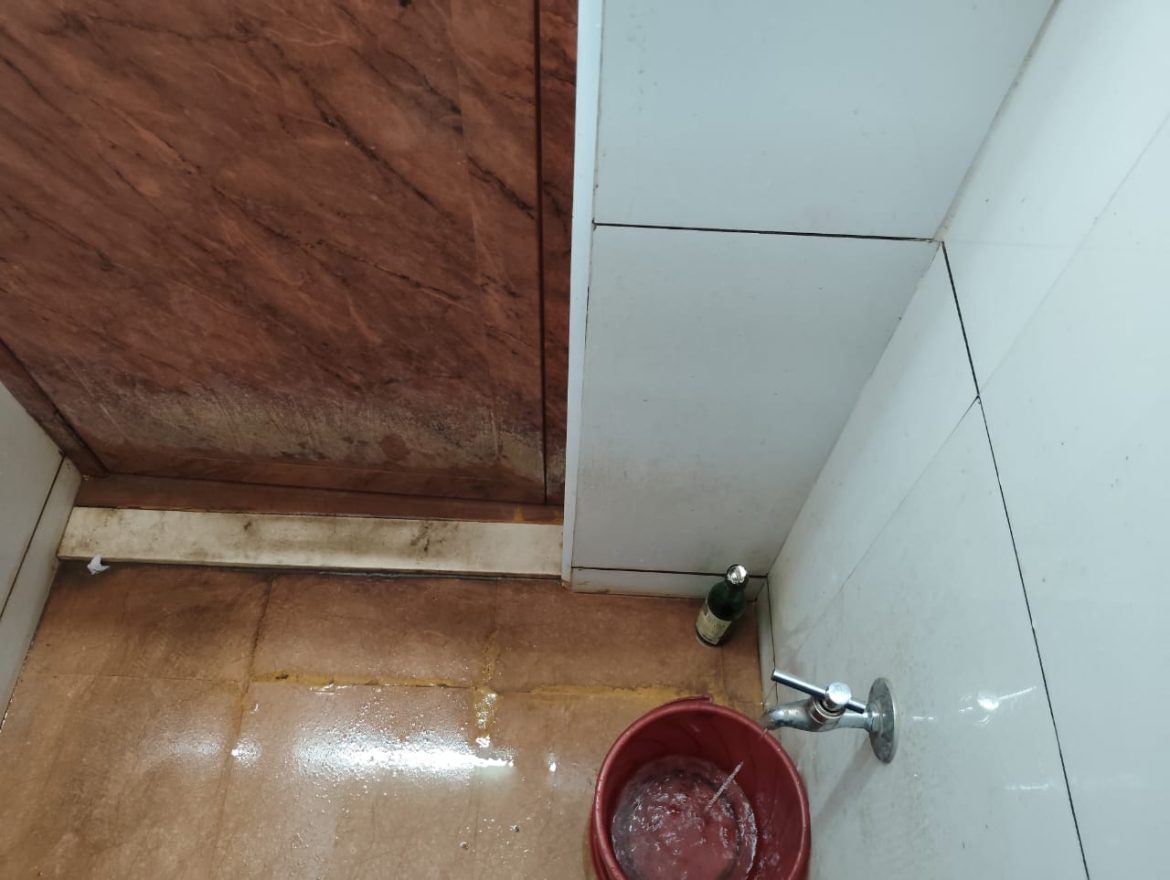 நாகர்கோவில் மீனாட்சிபுரம் பேருந்து நிலைய பெண்கள் கழிப்பறையில் மது பாட்டல்கள் கண்டெடுப்பு!