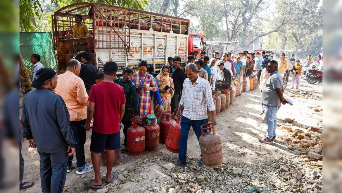 சிலிண்டர் விநியோக லாரிகள் வேலைநிறுத்தம்: தென் மாநிலங்களில் தட்டுப்பாடு அச்சம்