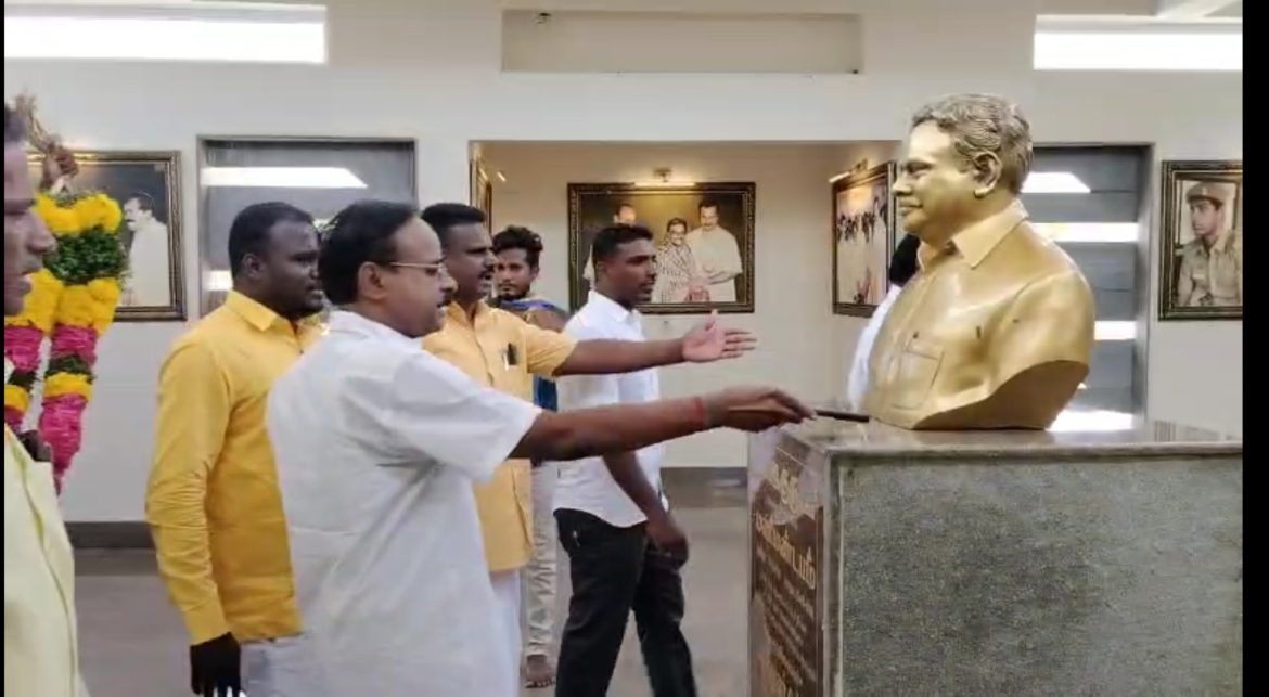 குரு மணிமண்டபத்தில் கொடியேற்றம்