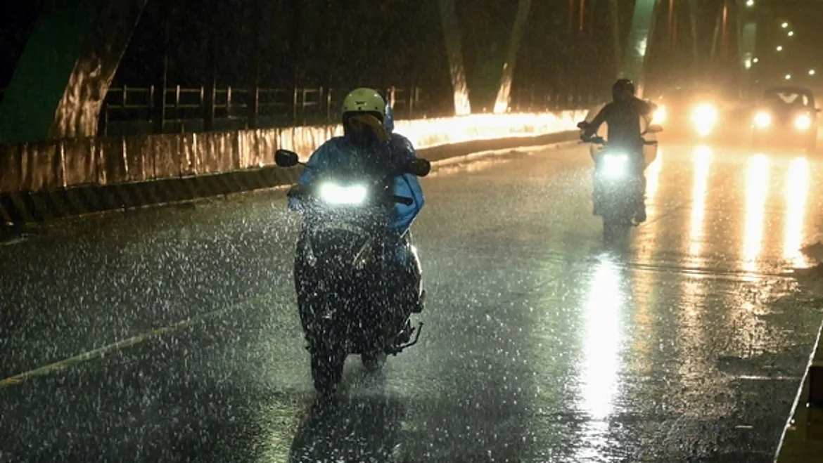 சென்னை புறநகரில் பரவலாக மழை.