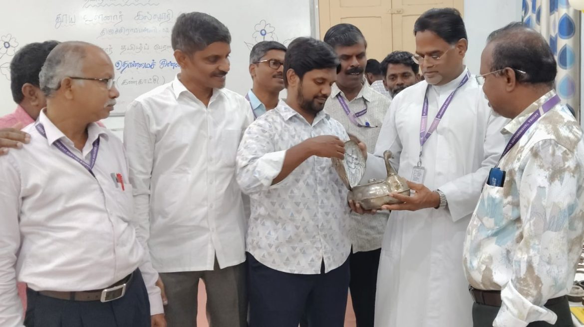 தாத்தா, பாட்டியின் வெற்றிலை பெட்டியும், சுண்ணாம்பு குடுவையும் சிறிய உரல் உலக்கையும்!