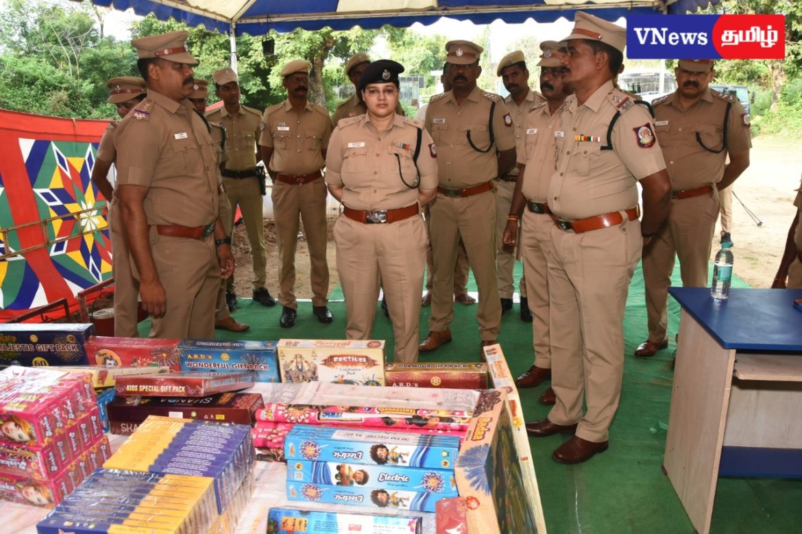 ஆயுதப்படையில் பட்டாசு விற்பனைக்கு தொடக்கம்!