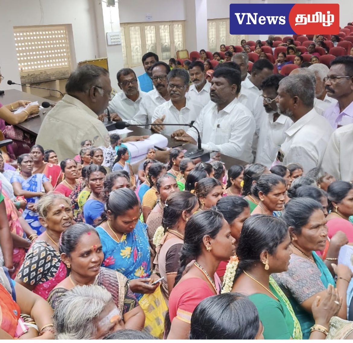 ‘போக்குவரத்து பிளாசா’ திட்டத்திற்கு மீனவர்கள் கடும் எதிர்ப்பு! CRZ விதிகள் மீறல் குற்றச்சாட்டு – திட்டத்தை உடனே கைவிட மாவட்ட ஆட்சியரிடம் புகார் மனு