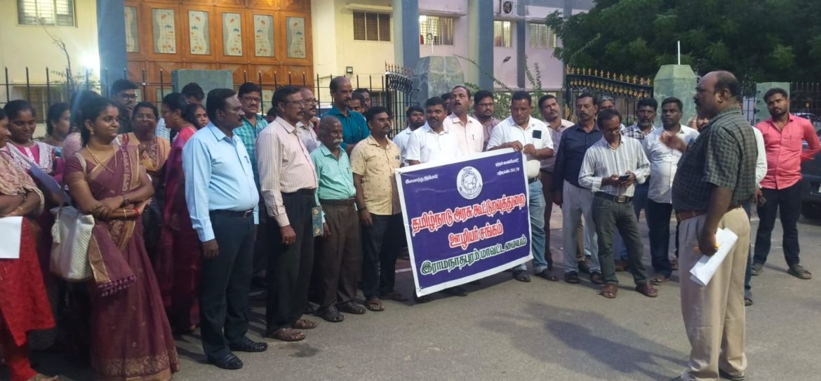கூட்டுறவு நிறுவனங்களைப் பாதிக்கும் உத்தரவுகளா? பதிவாளரை மாற்றக் கோரி ஊழியர் சங்கம் கவன ஈர்ப்பு ஆர்ப்பாட்டம்!