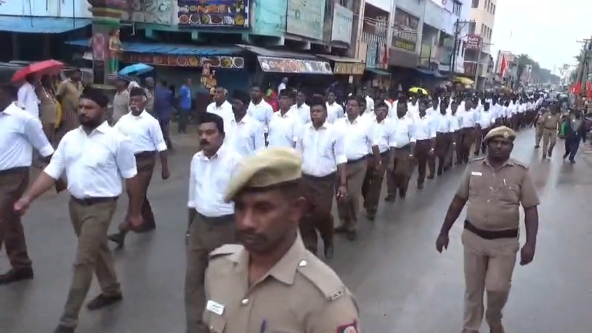 ஆர்.எஸ்.எஸ். சுயம்சேவகர்களின் சீருடை அணிவகுப்பு ஊர்வலம்! 250-க்கும் மேற்பட்டோர் பங்கேற்பு